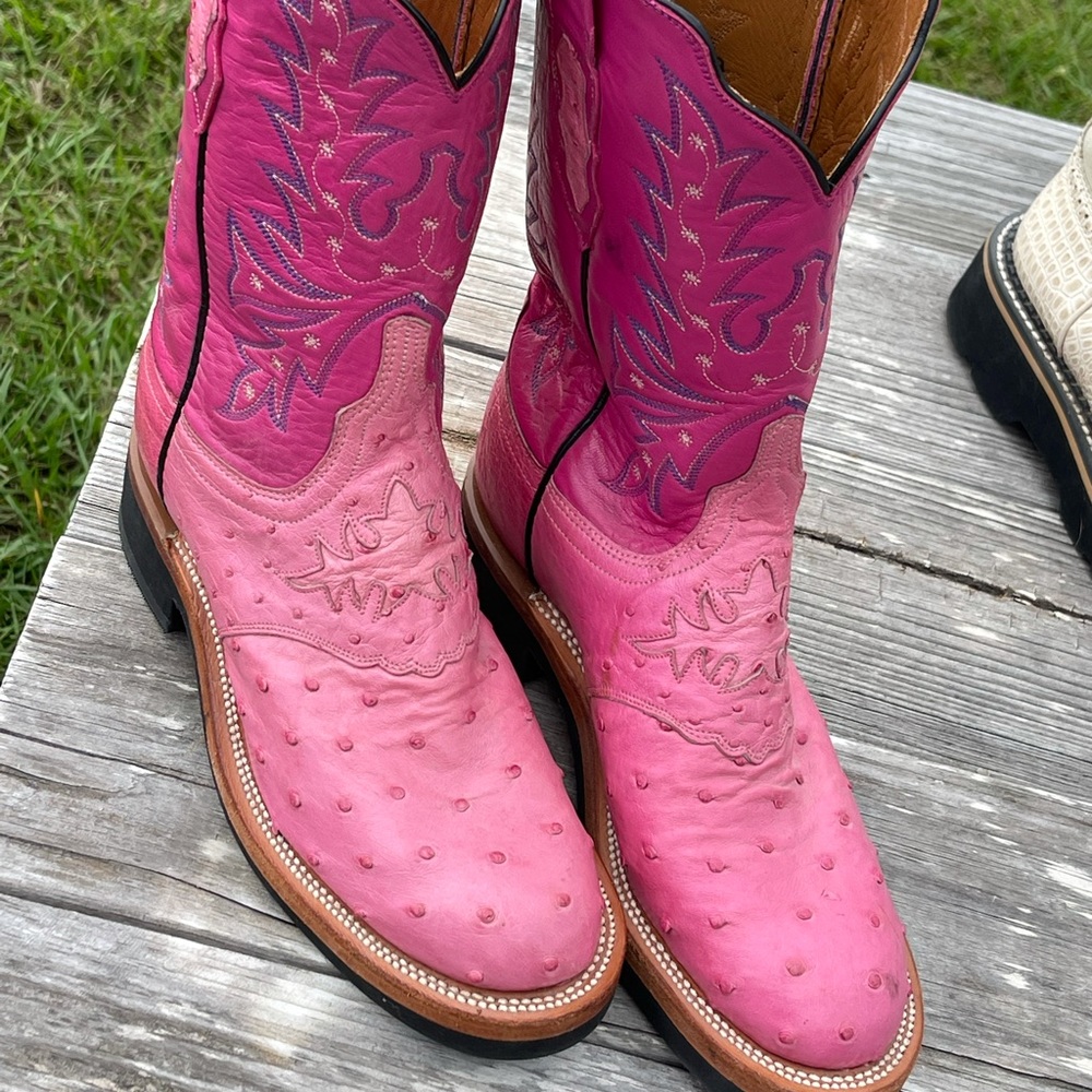 Lucchese Women’s 2000 Full Quill Ostrich